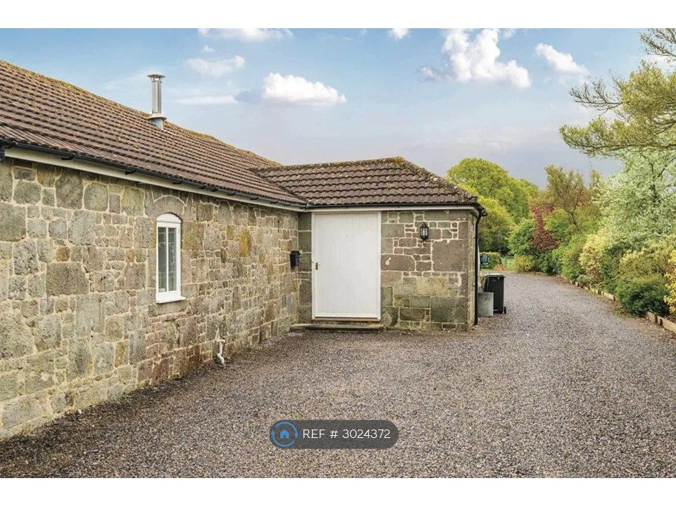 Property photo 1 of 7 Entrance And Driveway To Renovated Listed Barn