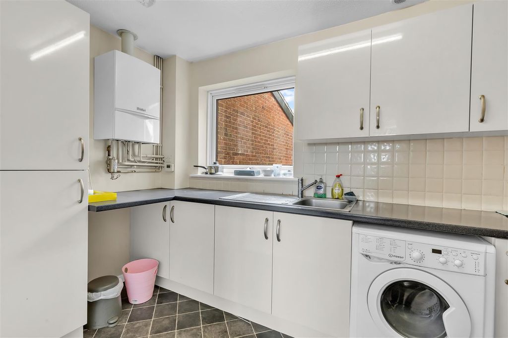 Property photo 3 of 12 Kitchen 2.Jpg