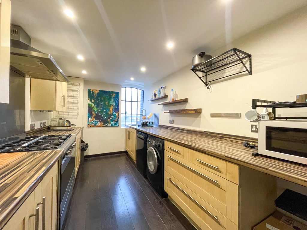 Property photo 2 of 15 3825285
