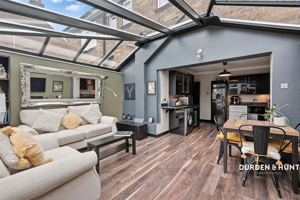 Property photo 2 of 18 Claremont Road