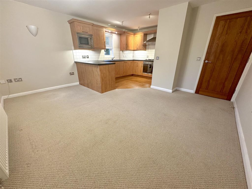 Property photo 3 of 8 Tempimagexdoott.Jpg