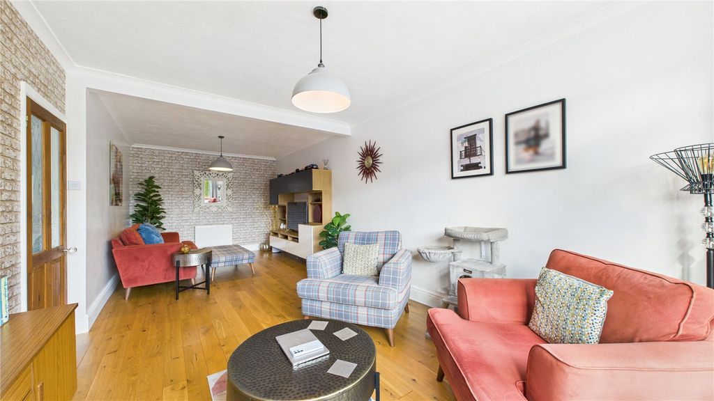 Property photo 2 of 17 Picture 2