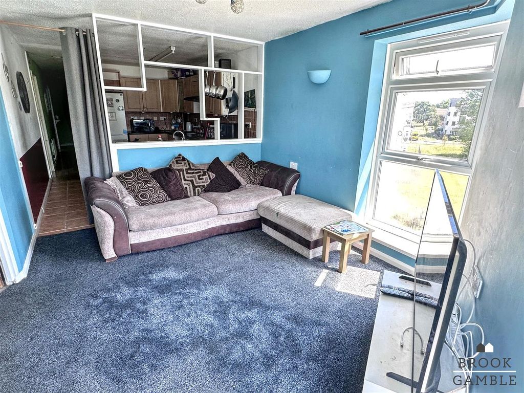 Property photo 2 of 15 01323 438506
