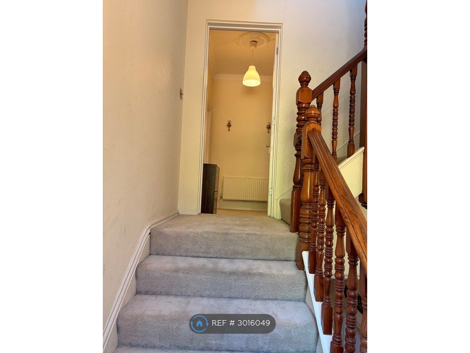 Property photo 3 of 27 Entrance