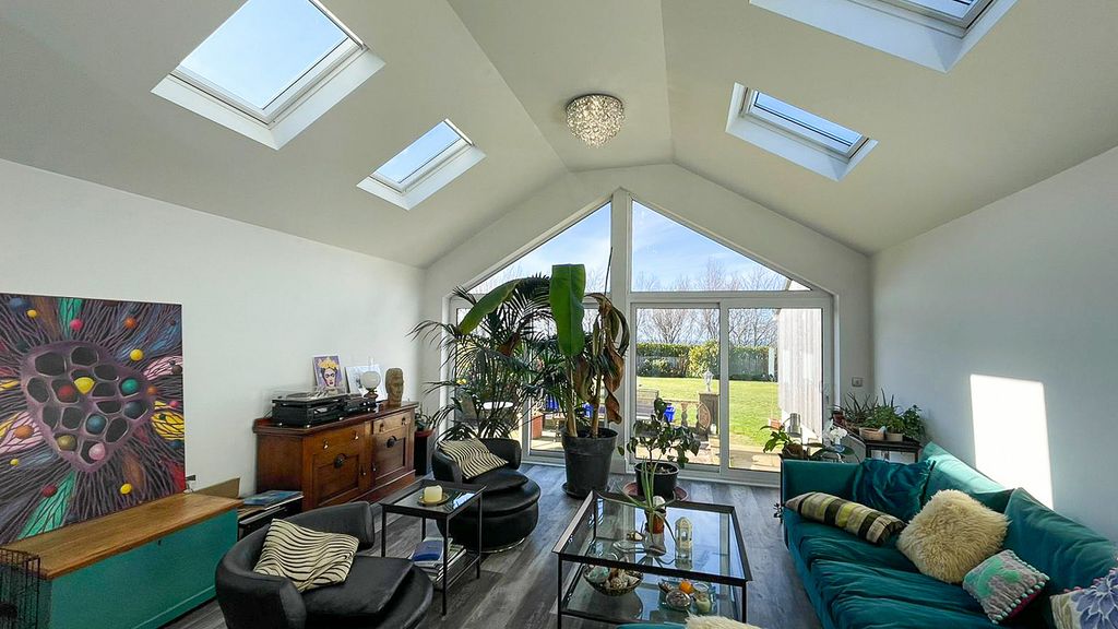 Property photo 2 of 27