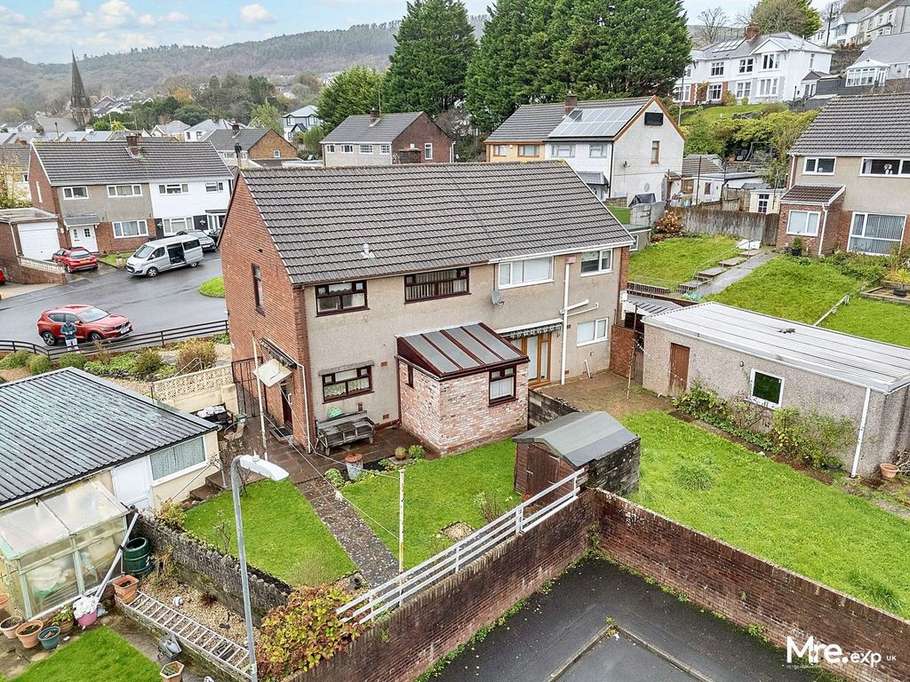 Property photo 2 of 25