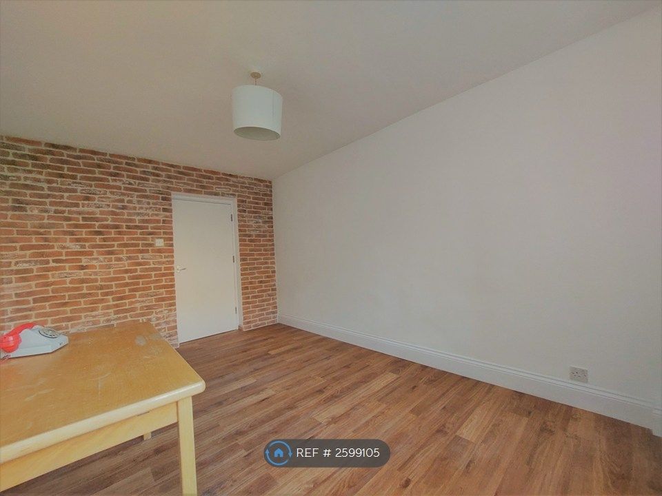 Property photo 3 of 10 Bedroom 1