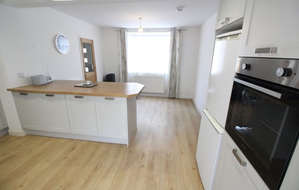 Property photo 3 of 23 Kitchen/Dining Room