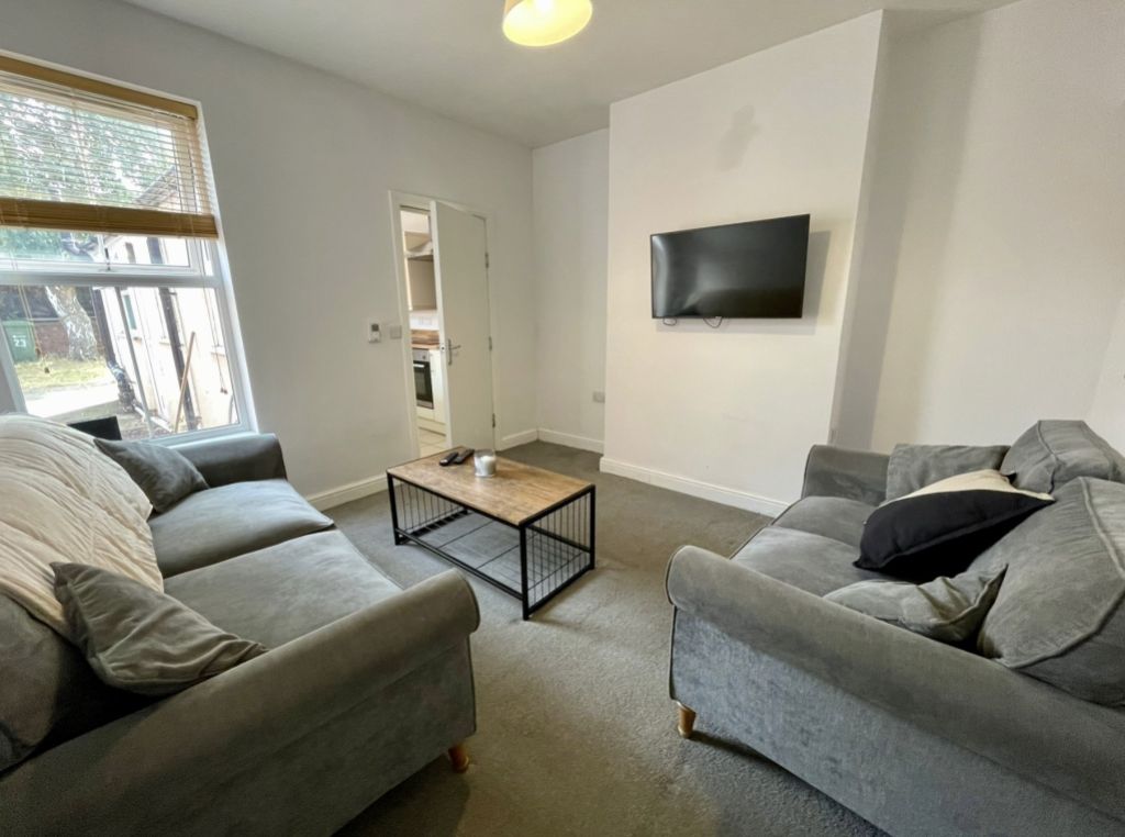 Property photo 2 of 8 Severn Lounge