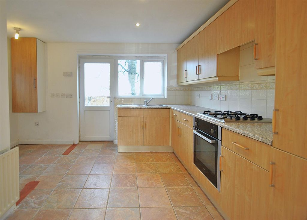 Property photo 3 of 14 Dining Kitchen