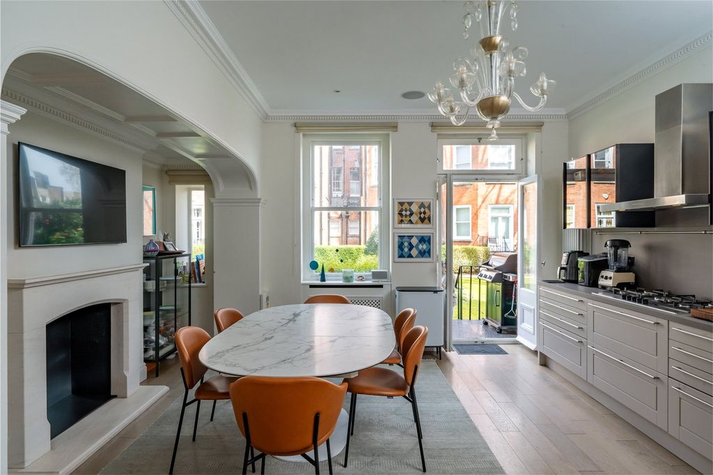 Property photo 1 of 9 Kitchen Dining