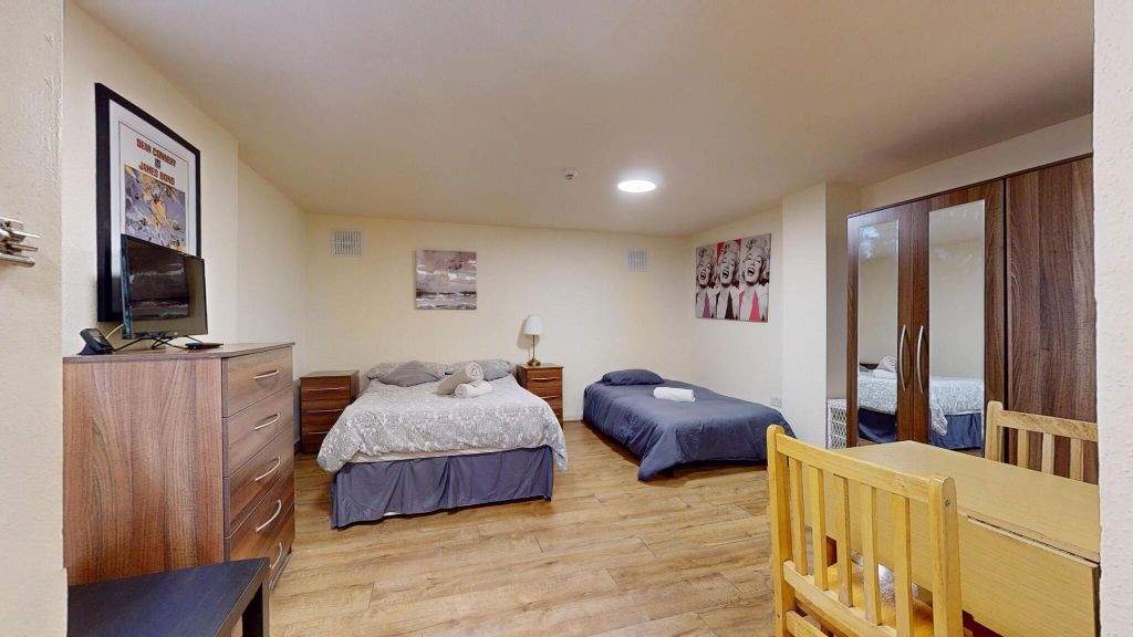 Property photo 1 of 12 Bedroom