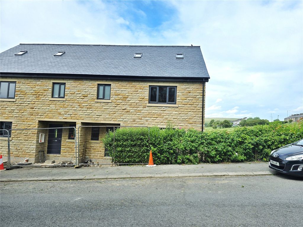 Property photo 1 of 12 New Build Townhouse