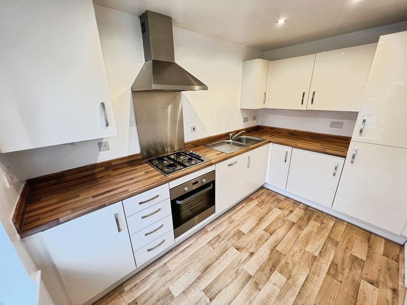 Property photo 3 of 11 Kitchen