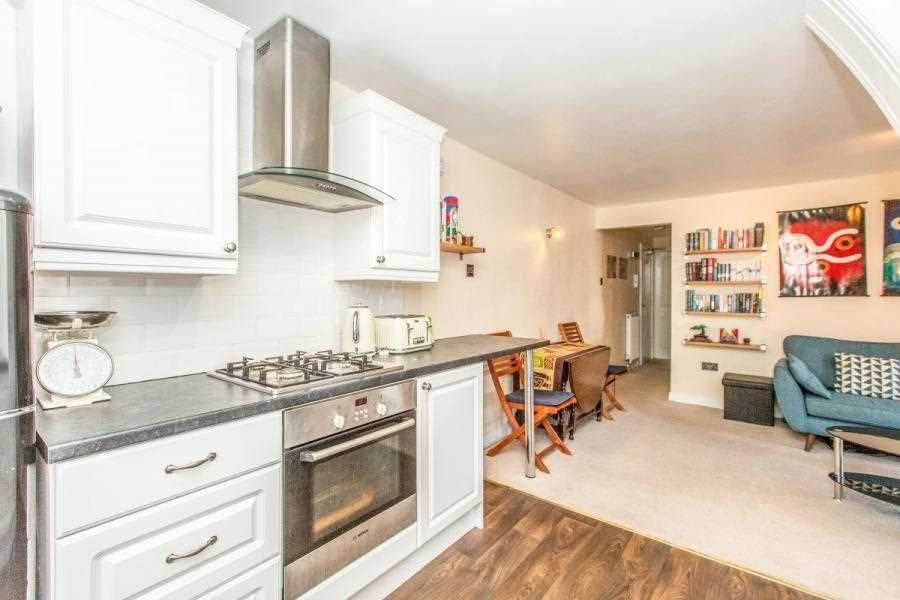 Property photo 3 of 10 Kitchen
