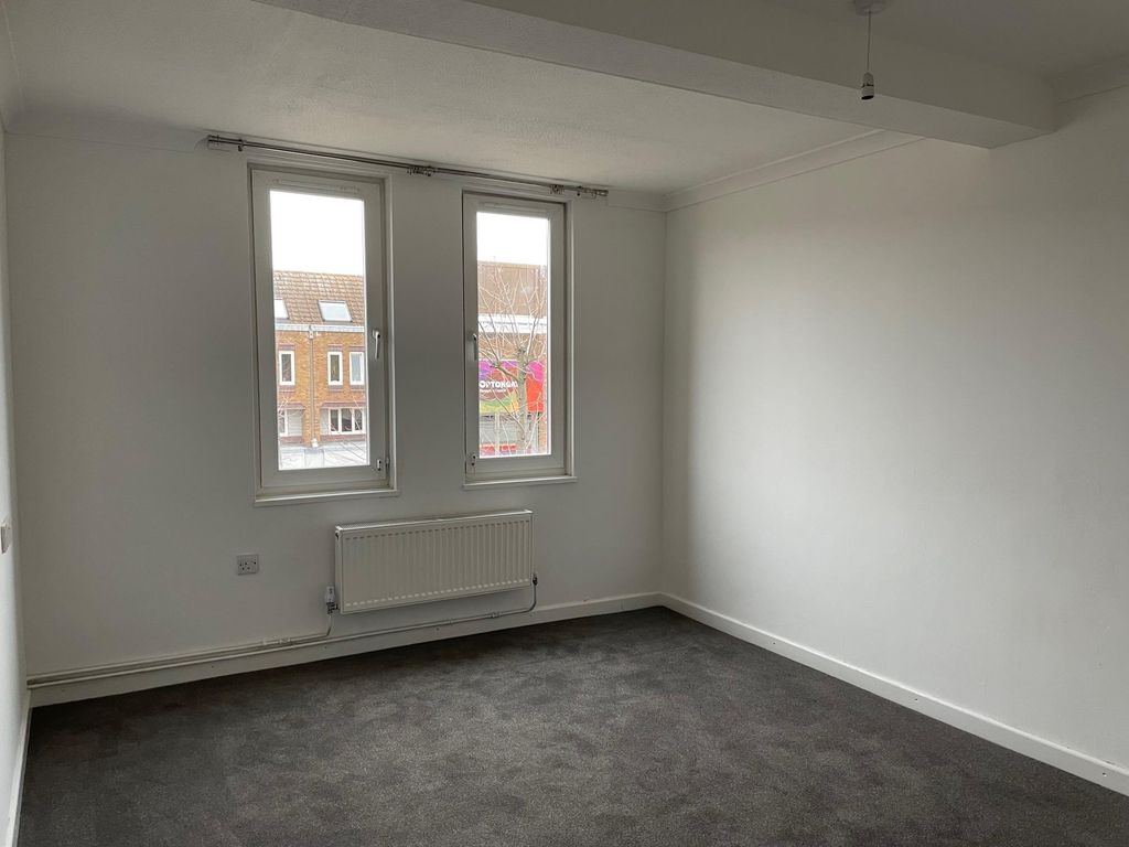 Property photo 1 of 6 Living Room