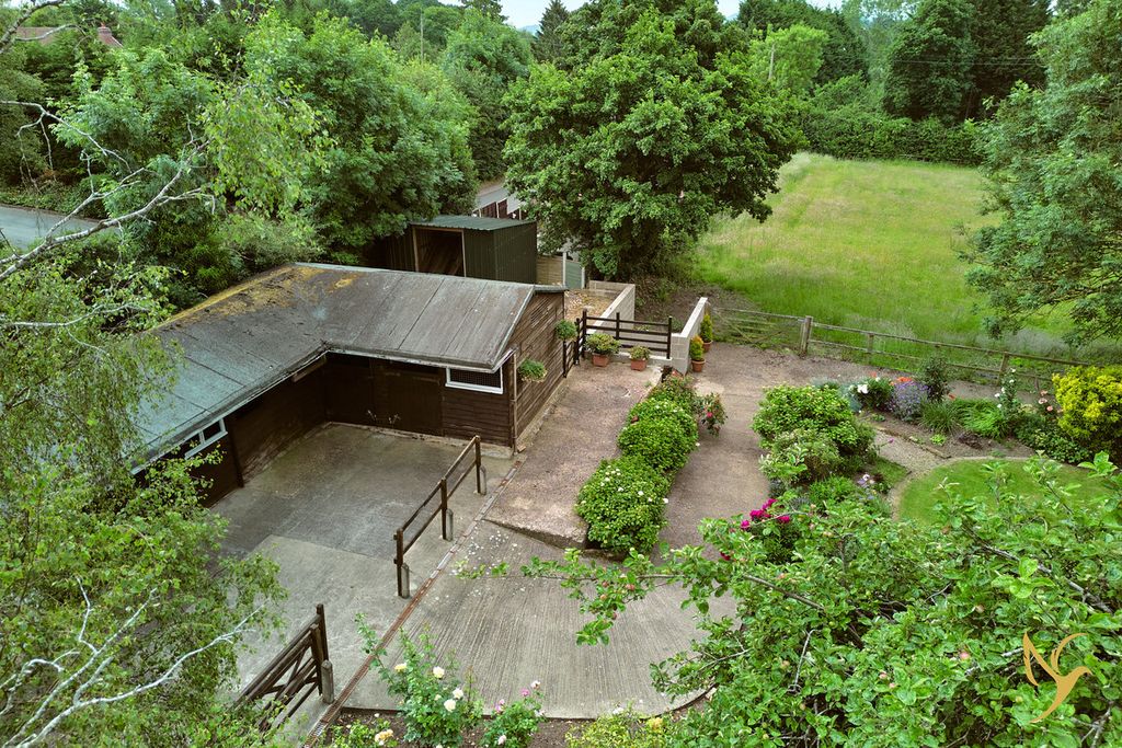 Property photo 2 of 40