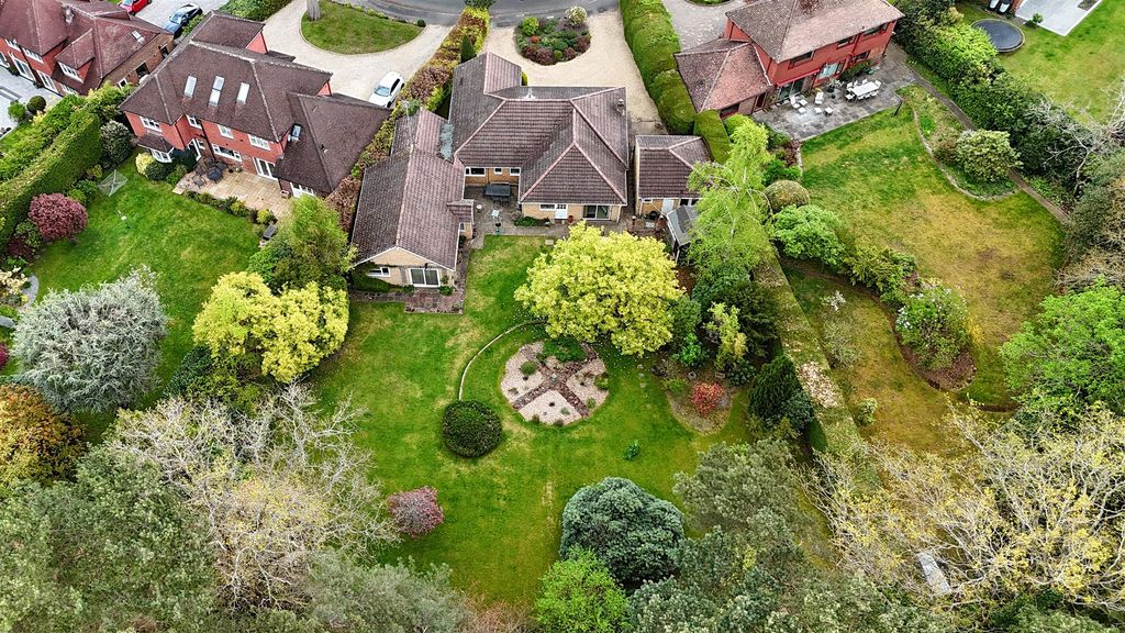 Additional image 32 of 4 bed bungalow for saleArdwell Close, Crowthorne, Berkshire RG45
