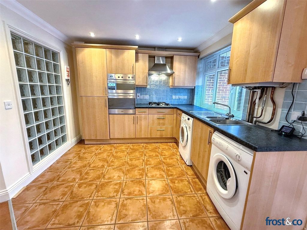 Property photo 3 of 14 Kitchen