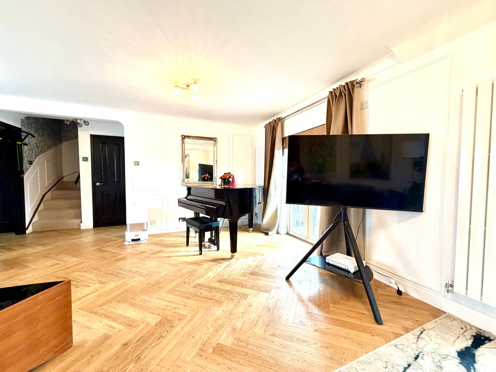 Property photo 3 of 18