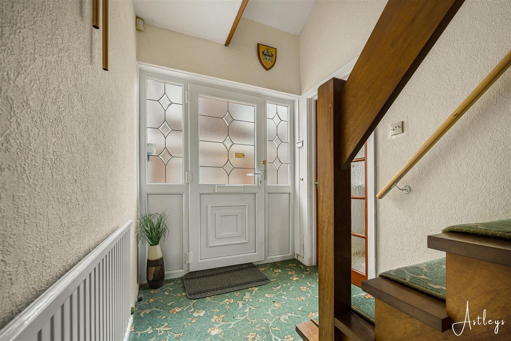 Property photo 2 of 19 Hallway