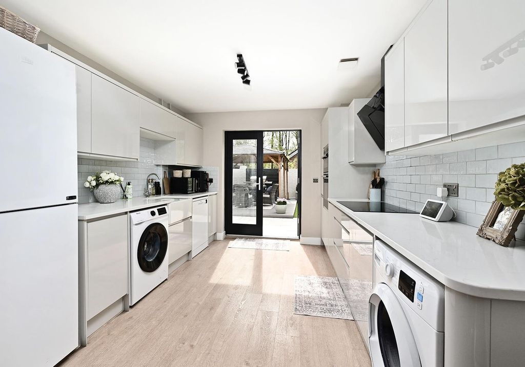 Property photo 2 of 26 Mailing Way