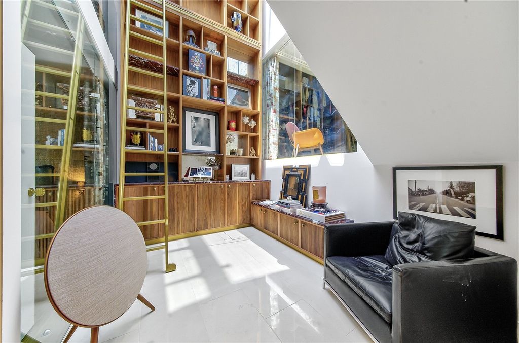 Property photo 2 of 49 Vaulted Library