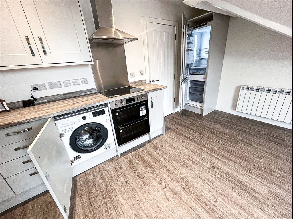 Property photo 3 of 6 3986414