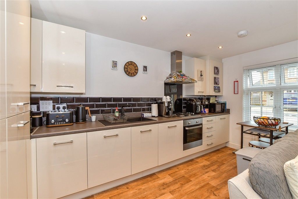 Property photo 3 of 7 Lounge/ Kitchen