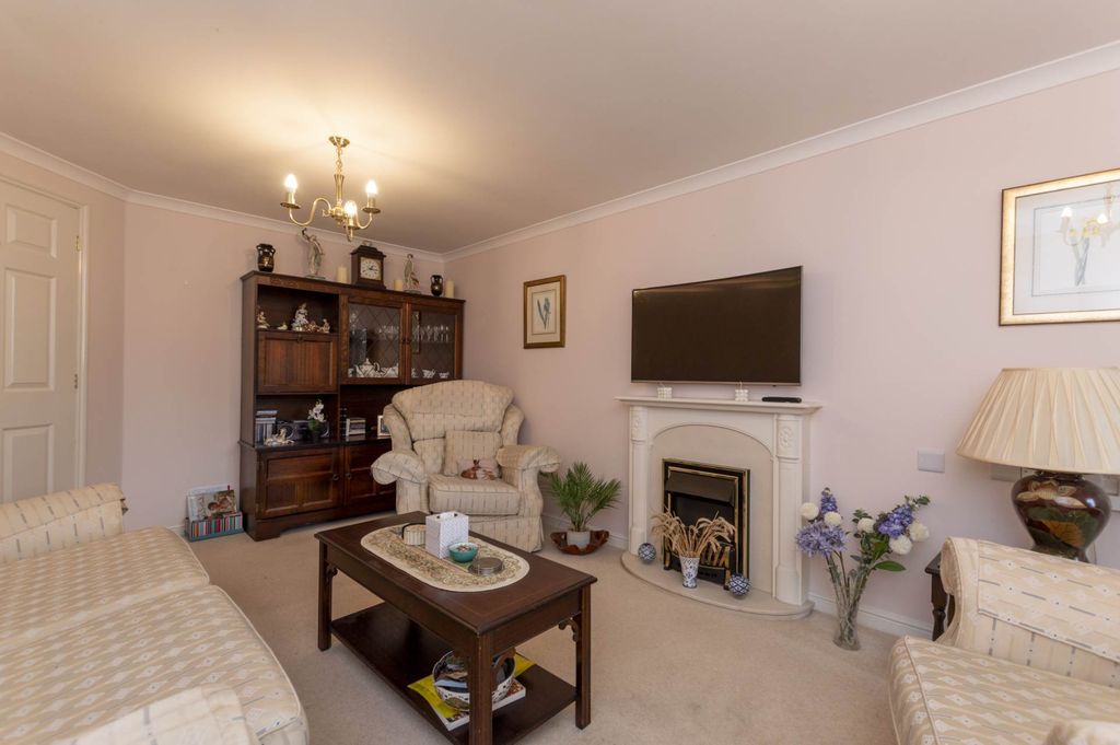Property photo 3 of 11