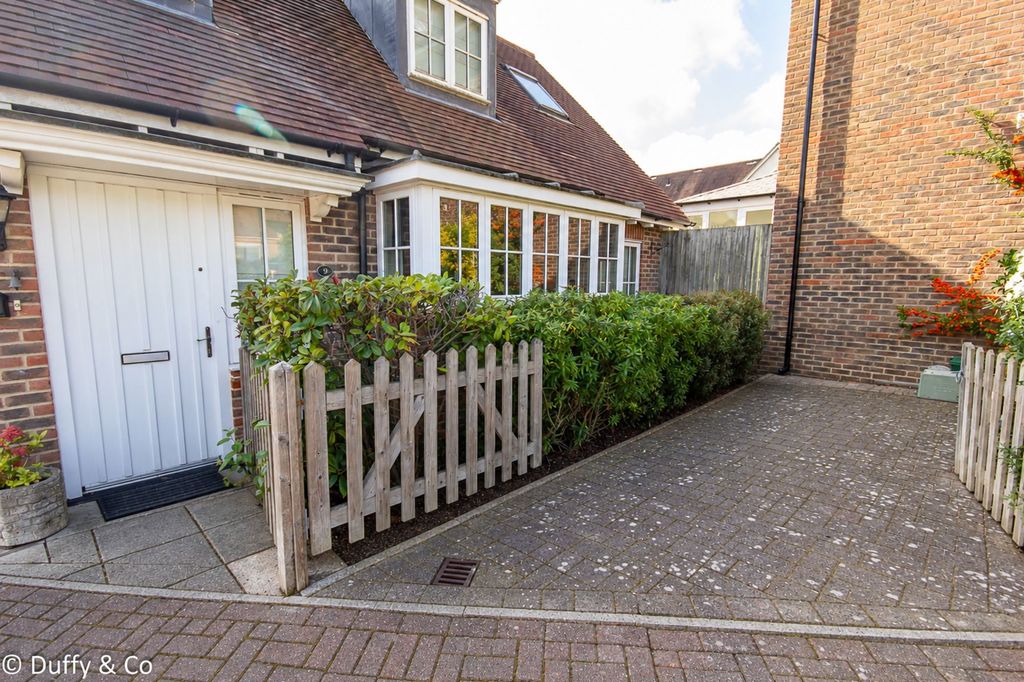 Property photo 2 of 32