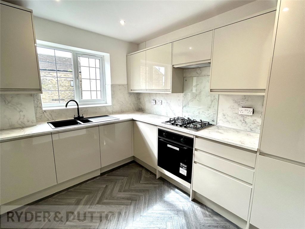 Property photo 3 of 17 Kitchen