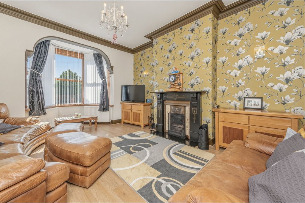 Property photo 2 of 23