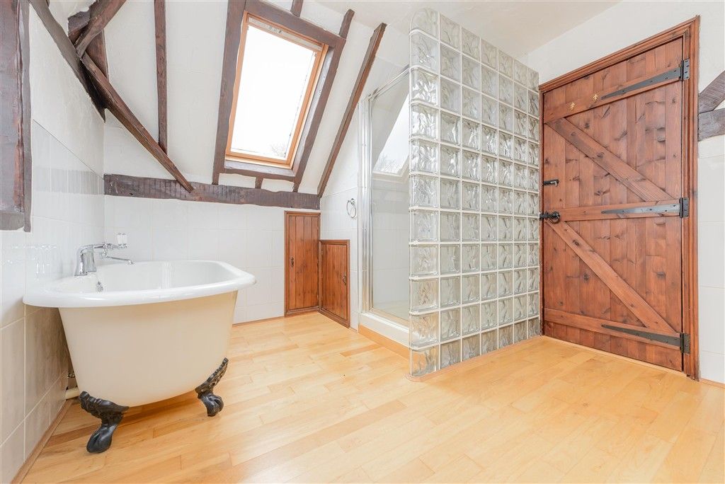 Property photo 3 of 20 En-Suite Bathroom