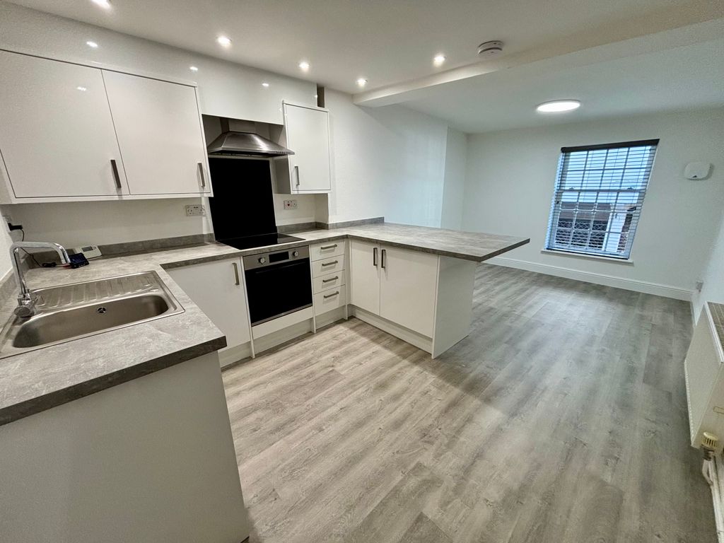 Property photo 1 of 17 Image