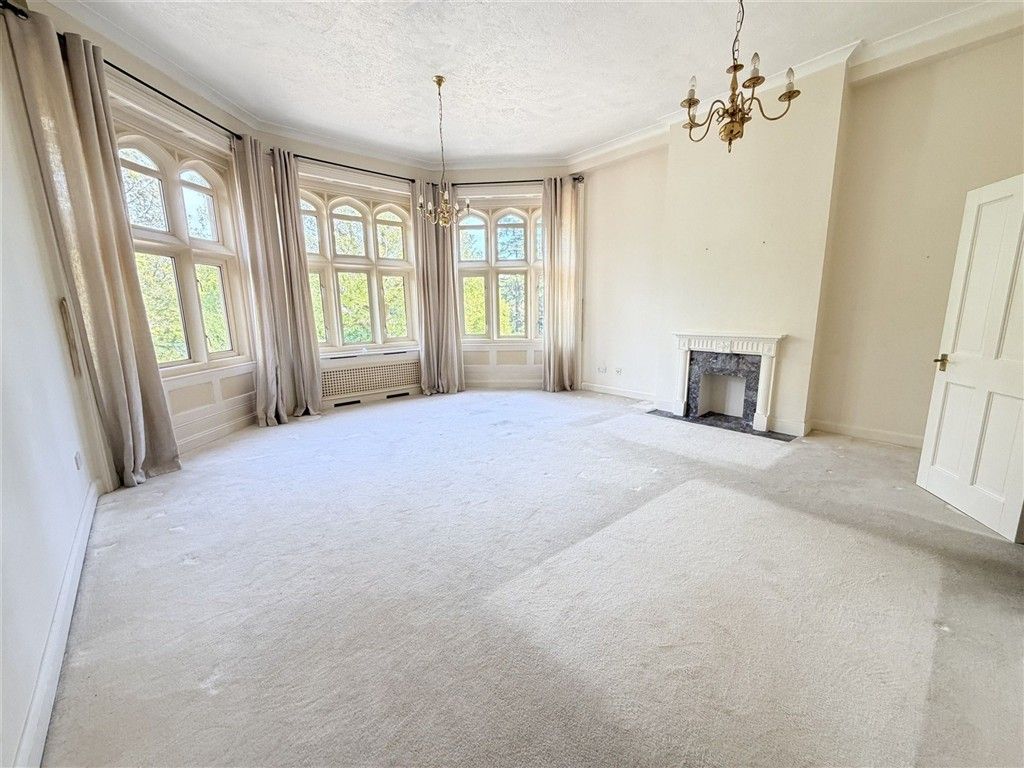Property photo 2 of 16 Lounge