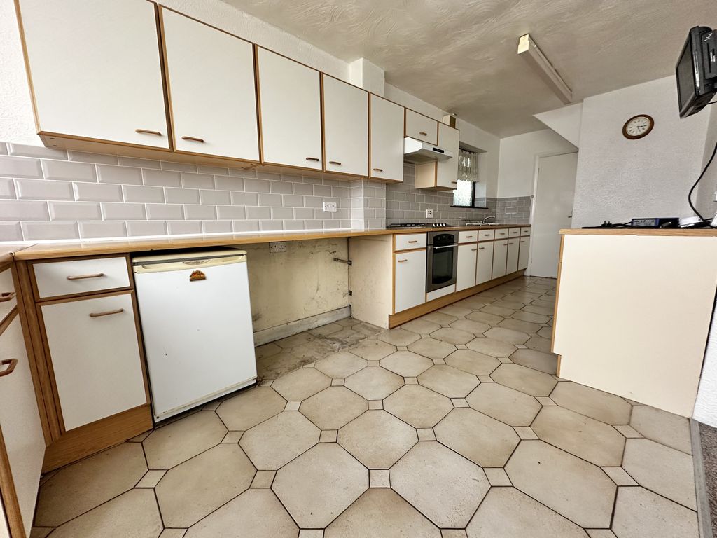 Property photo 2 of 21