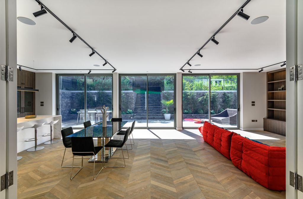 Property photo 3 of 25