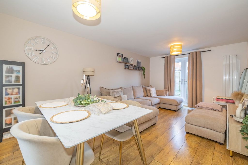 Property photo 2 of 21 Picture 2