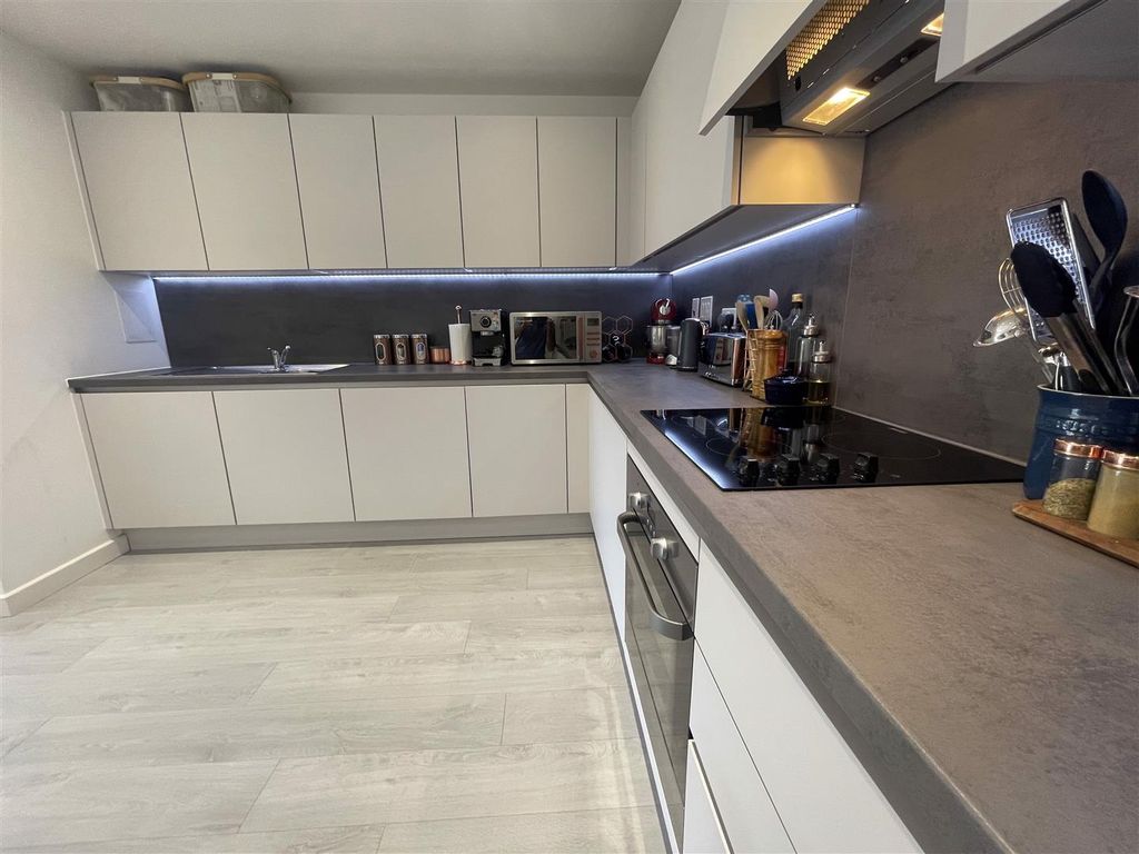 Property photo 3 of 21