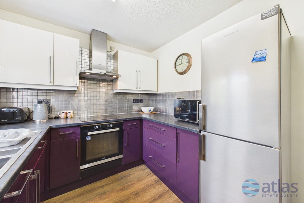Property photo 3 of 12 Kitchen
