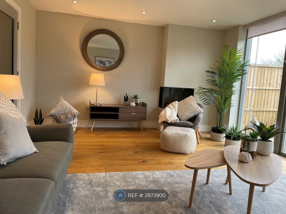 Property photo 2 of 14 Lounge