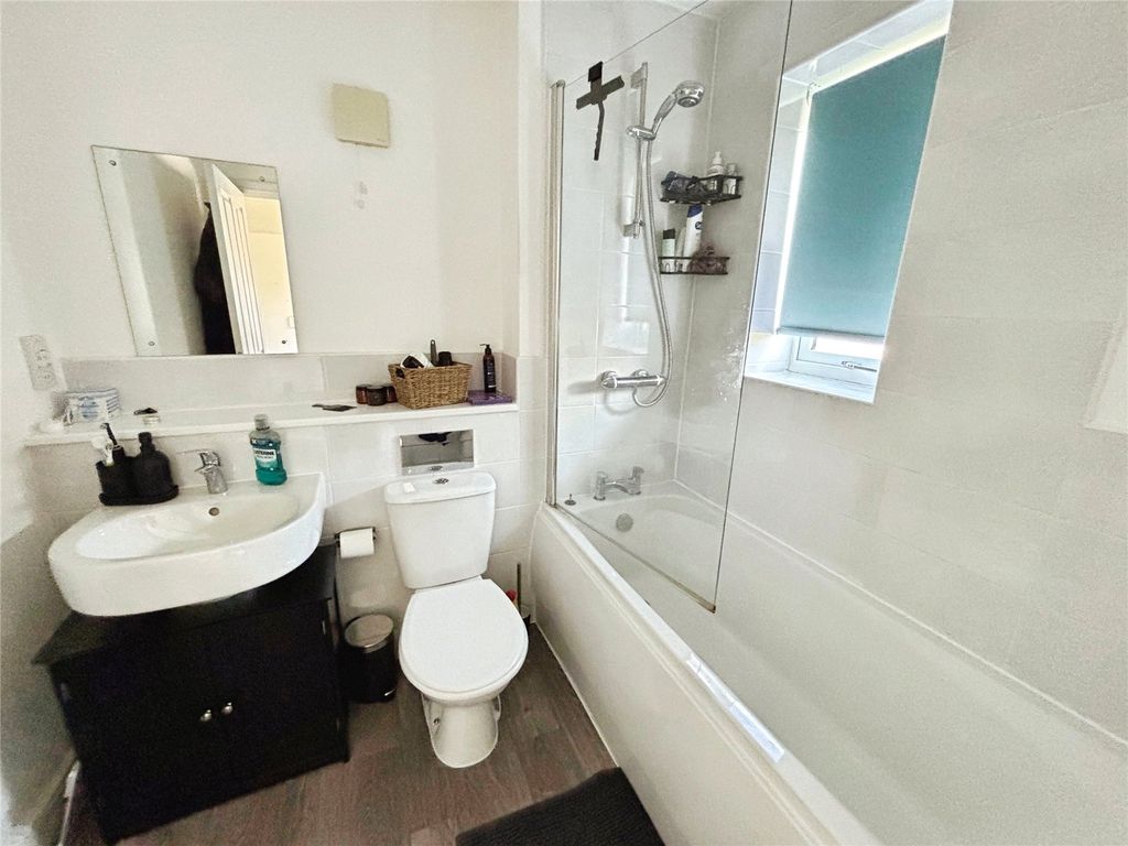 Property photo 3 of 10 En-Suite Bathroom/Wc
