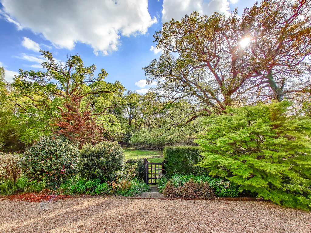 Property photo 2 of 37