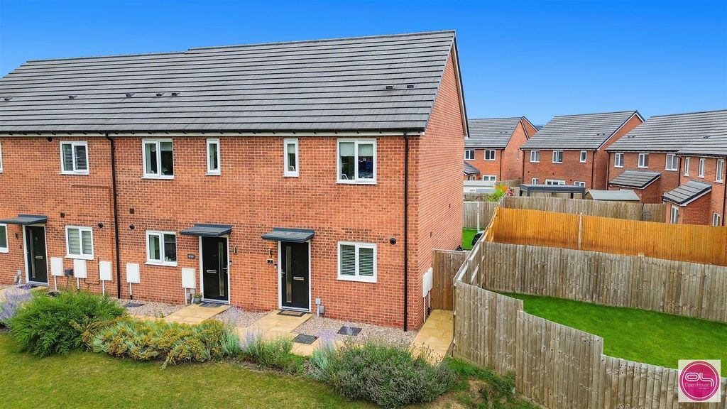 Property photo 1 of 27 Magpie Close (4).Jpg