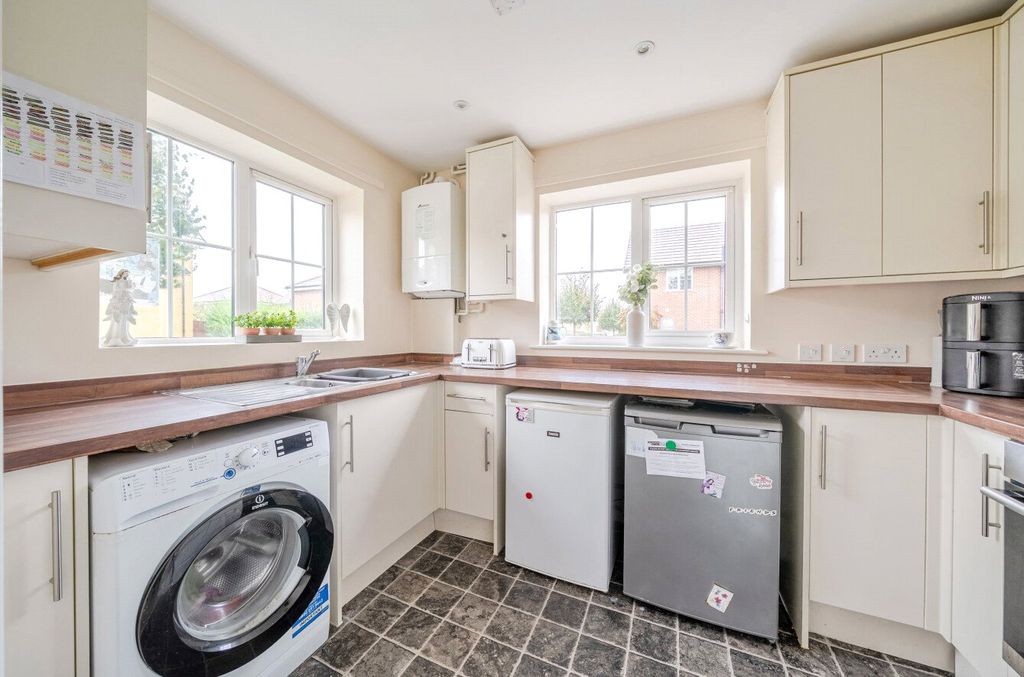 Property photo 3 of 13 1356963-6-68Dfdcb...