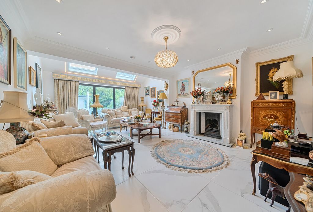 Property photo 2 of 11 26-681Ba7d3B28F3-...