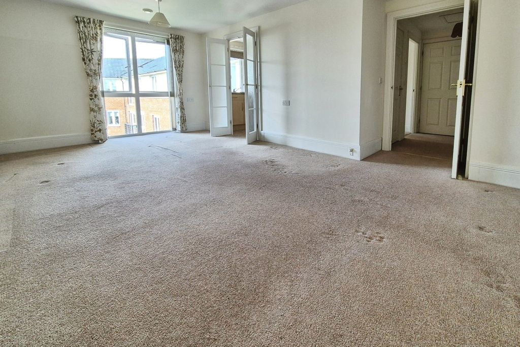 Property photo 3 of 12 Living/Dining Room