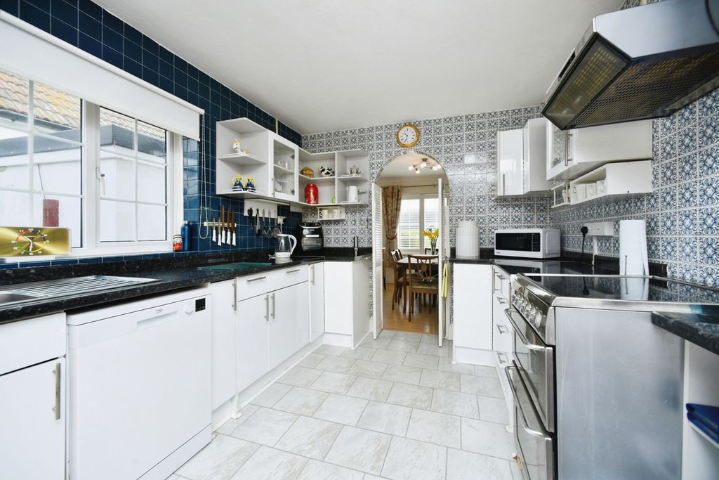 Property photo 2 of 21 Kitchen