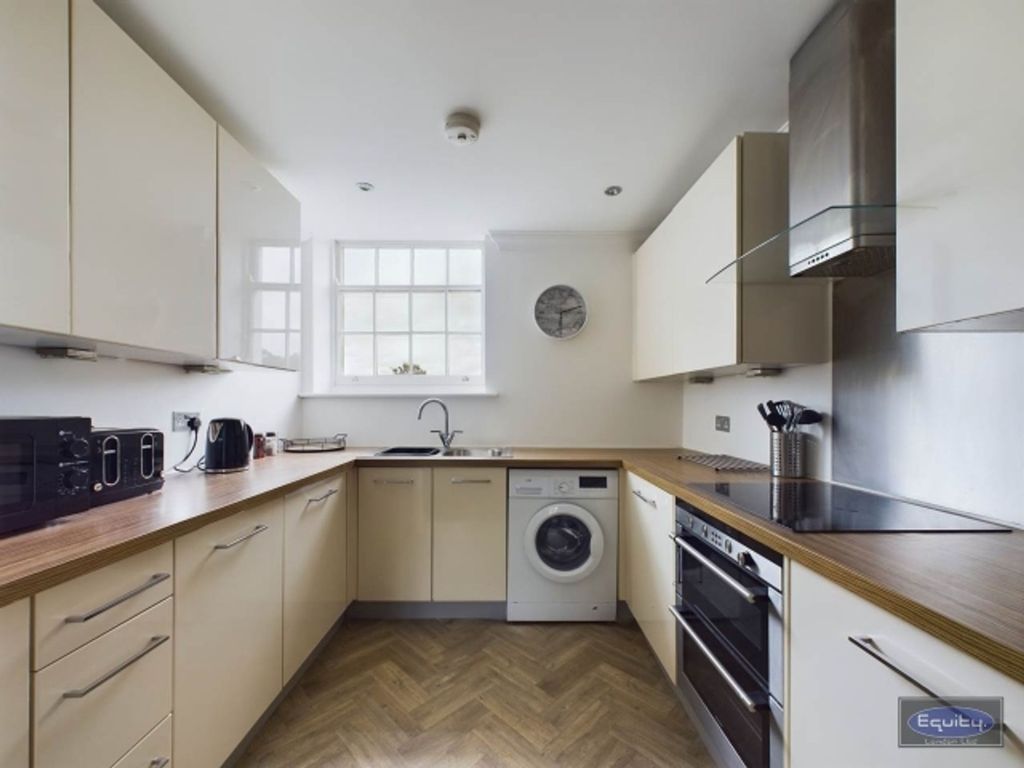 Property photo 2 of 6 Kitchen